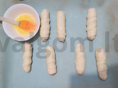 Skani dešrelės mieliniame tešloje Žingsnis 4