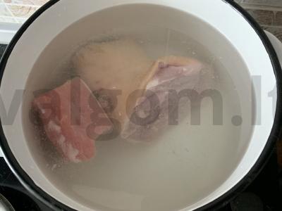 Šaltiena iš kiaulienos Žingsnis 1