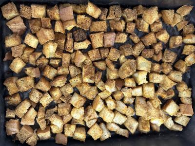 Namų džiūvėsiai su prieskoniais pagrindine nuotrauka