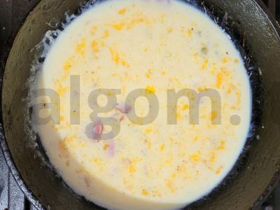 Švelnus omletas su rūkytos kiaulienos kaklu Žingsnis 3