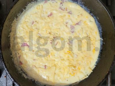 Švelnus omletas su rūkytos kiaulienos kaklu Žingsnis 4