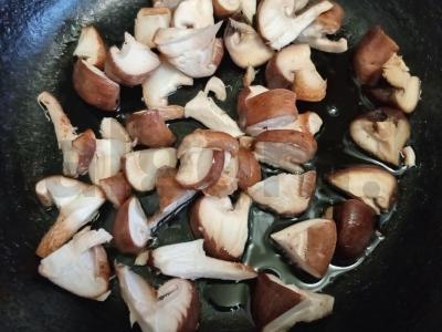 Funchosa su šitake grybais Žingsnis 3