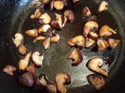 Funchosa su šitake grybais Žingsnis 4