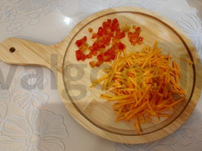 Harcho sriuba su kiauliena, daržovėmis ir adžika Žingsnis 4