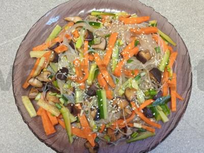 Funchosa su šitake grybais pagrindine nuotrauka