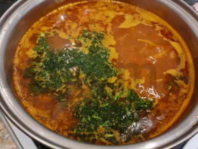 Harcho sriuba su kiauliena, daržovėmis ir adžika Žingsnis 11