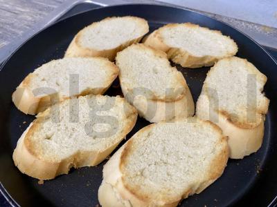 Mini brusketės su bekonu ir vyšniniais pomidorais Žingsnis 2