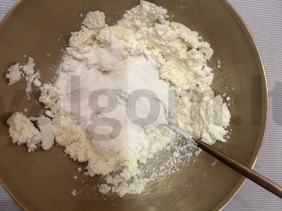 Sūrio blynai su kokosų drožlėmis Žingsnis 2