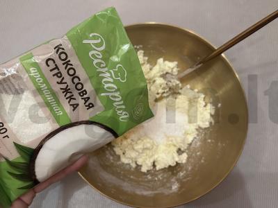 Sūrio blynai su kokosų drožlėmis Žingsnis 3