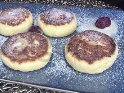 Sūrio blynai su kokosų drožlėmis pagrindine nuotrauka