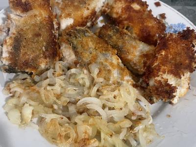 Keptas ešerys, marinuotas agurkų sūryme pagrindine nuotrauka