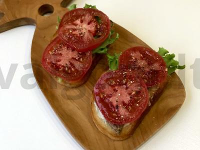 Brusketa su jautienos liežuviu ir krienais pagrindine nuotrauka