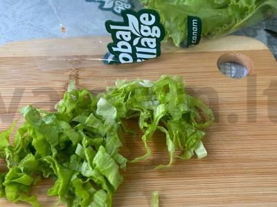 Daikon, morkų ir salotų salotos Žingsnis 1