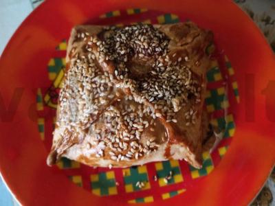 Patinga samsa iš paruošto sluoksniuoto tešlos pagrindine nuotrauka