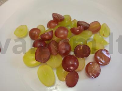 Desertas iš trijų rūšių vynuogių su kondensuotu pienu Žingsnis 2