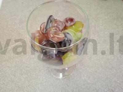 Desertas iš trijų rūšių vynuogių su kondensuotu pienu Žingsnis 6