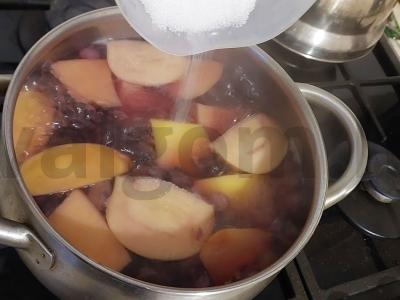 Mėlynių ir obuolių kompotas Žingsnis 4