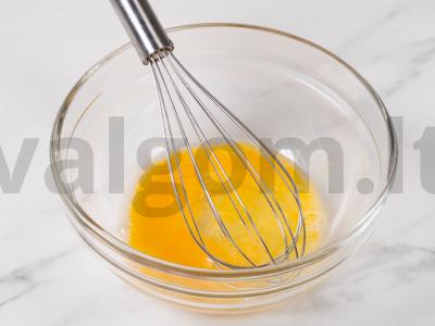 Dešrelės mieliniame tešloje be pakilimo Žingsnis 4