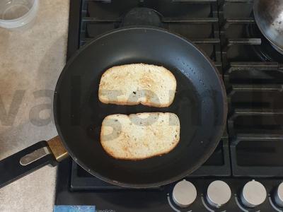 Traškūs tostai su avokadu ir pomidoru Žingsnis 1