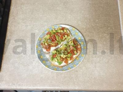 Traškūs tostai su avokadu ir pomidoru Žingsnis 5