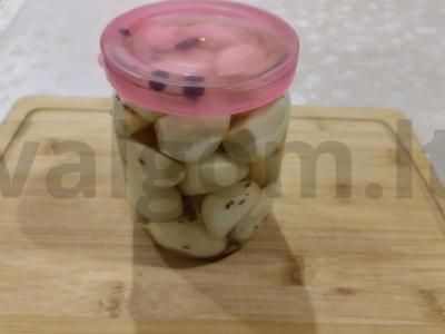 Skaniausias marinuotas česnakas žiemai pagrindine nuotrauka