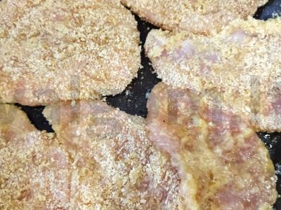 Vištienos filė, kepta džiūvėsėliuose Žingsnis 6