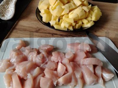 Bulvės su vištiena lėtoje viryklėje per 30 minučių Žingsnis 3