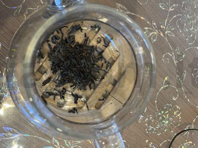 Juodasis arbata su šaltalankiais ir medumi imunitetui Žingsnis 1