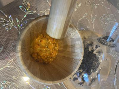 Juodasis arbata su šaltalankiais ir medumi imunitetui Žingsnis 2