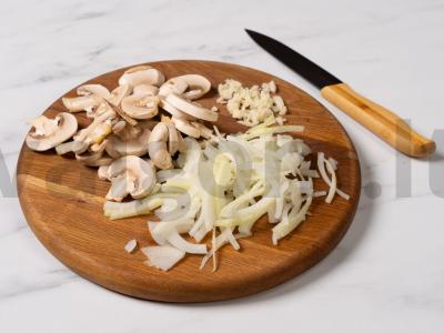 Makaronai su pievagrybiais ir sūriu Žingsnis 2