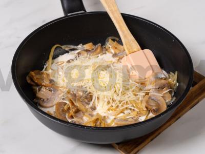 Makaronai su pievagrybiais ir sūriu Žingsnis 5