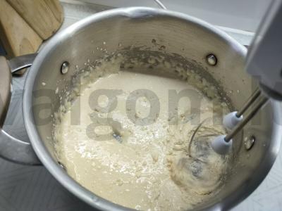 Kvietinių miltų keksiukas su vyšniomis Žingsnis 3