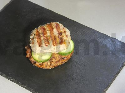 Pusryčiai su viso grūdo bandelėmis, kotletu ir kiaušiniu poštu Žingsnis 12