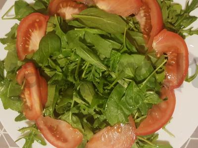 Dieviškas salotas su špinatais, rukola ir sūriu Žingsnis 2