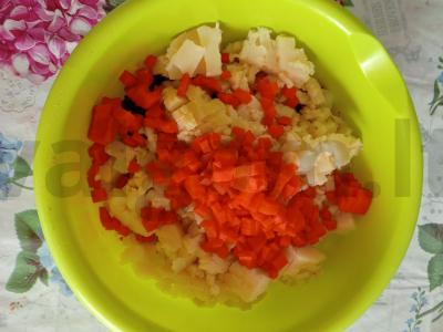 Vinegretas su žaliais žirneliais ir marinuotais agurkais Žingsnis 3