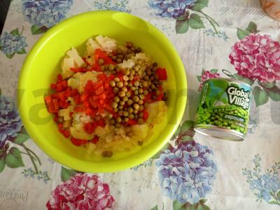 Vinegretas su žaliais žirneliais ir marinuotais agurkais Žingsnis 4