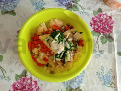 Vinegretas su žaliais žirneliais ir marinuotais agurkais Žingsnis 5