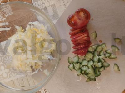 Sultingas salotas su žolelėmis ir raudona žuvimi Žingsnis 4