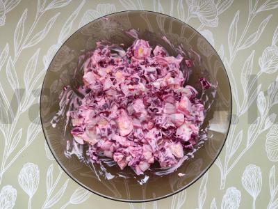 Salotos su putplių kiaušiniais ir burokėliais pagrindine nuotrauka