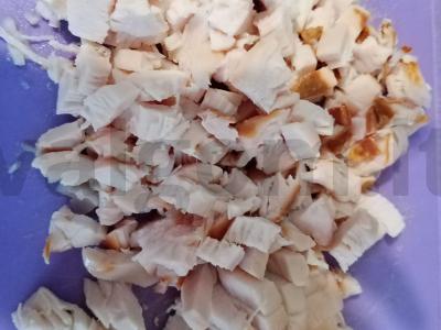 Ryškus salotas su rūkytomis vištienos krūtinėlėmis Žingsnis 2