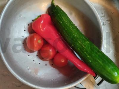 Chuko salotos su agurkais ir saldžiaisiais pipirais Žingsnis 1