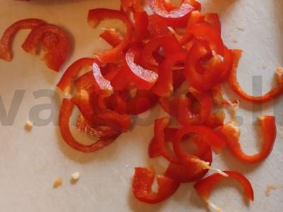 Chuko salotos su agurkais ir saldžiaisiais pipirais Žingsnis 2