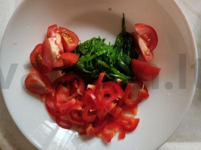 Chuko salotos su agurkais ir saldžiaisiais pipirais Žingsnis 3