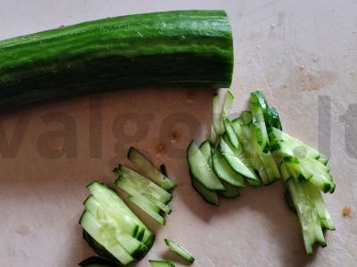 Chuko salotos su agurkais ir saldžiaisiais pipirais Žingsnis 4