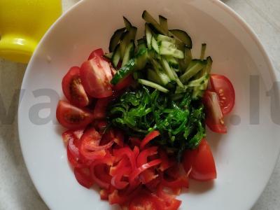 Chuko salotos su agurkais ir saldžiaisiais pipirais Žingsnis 5