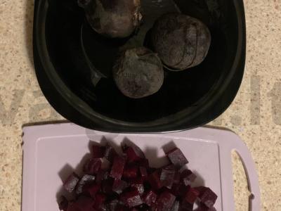 Salotos su špinatais, kepta burokėliais ir ožkos rikota Žingsnis 2