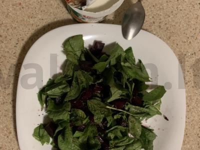 Salotos su špinatais, kepta burokėliais ir ožkos rikota Žingsnis 4