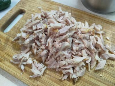 Salotas su pievagrybiais ir rūkytomis vištienos krūtinėlėmis Žingsnis 2