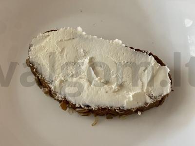 Brusketa su silke, kiaušiniu ir agurku Žingsnis 2