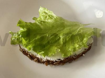 Brusketa su silke, kiaušiniu ir agurku Žingsnis 3